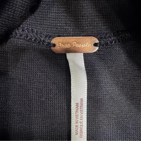 NEW Free People- Black V Neck Long Sleeve, open back  With Bow size medium. - Picture 4 of 10